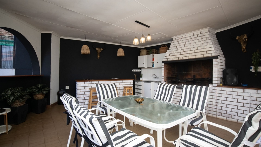 4 Bedroom Property for Sale in Safari Gardens North West